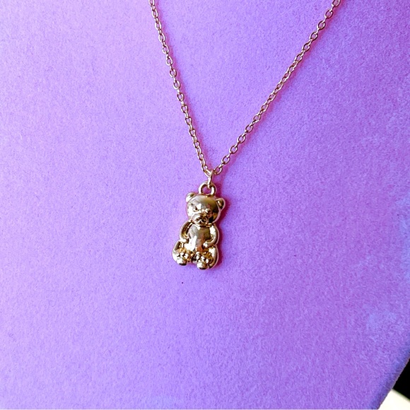 ❌ SOLD ❌ Gold plated 🐻 bear pendant 18” to 20” necklace - Picture 2 of 5